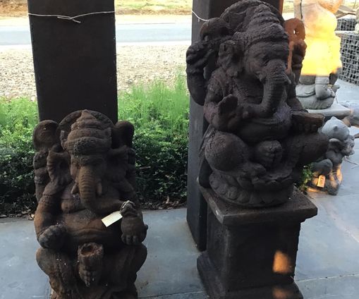 Ganesha roest met pilaar roest